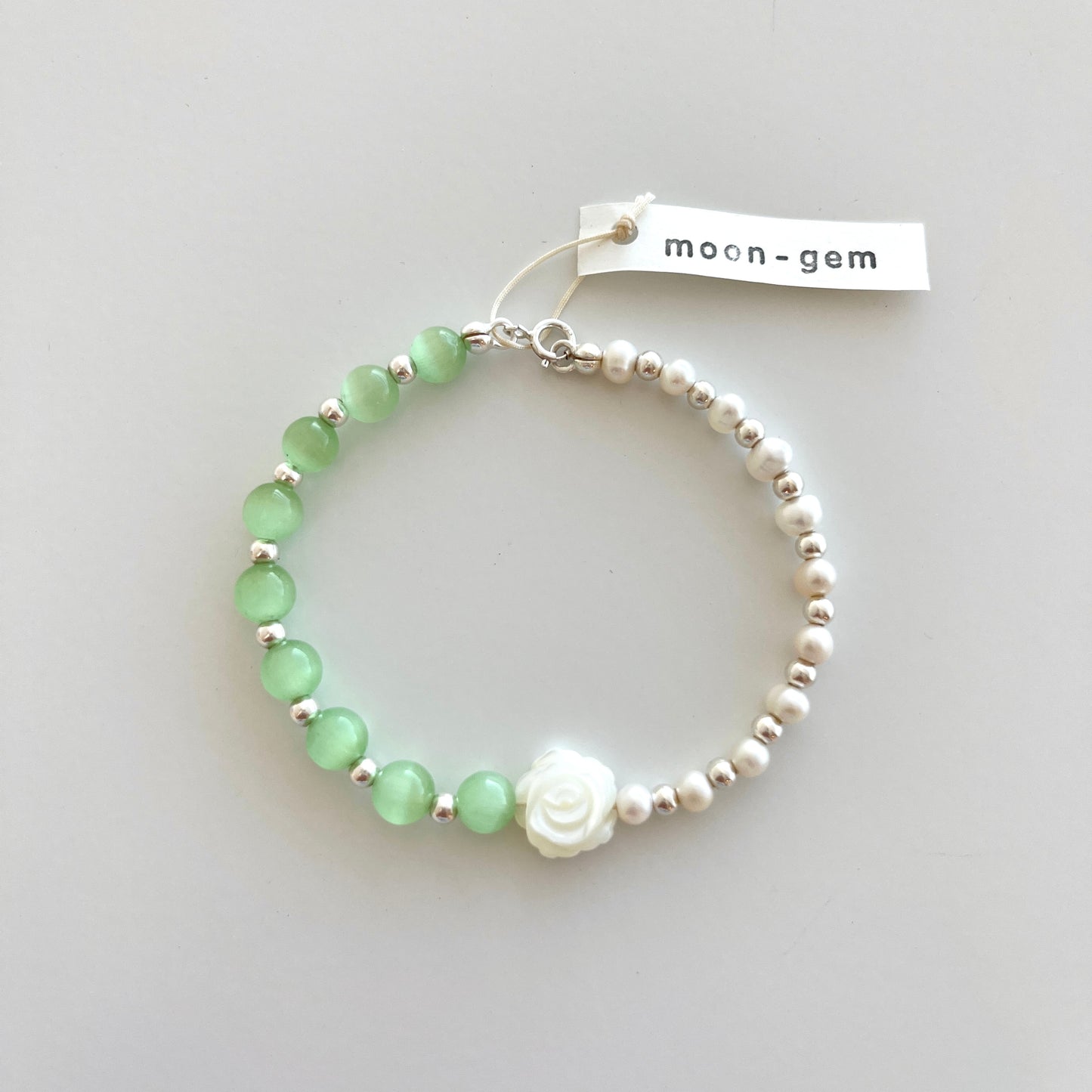 Shell Rose & Green Cat's Eye Stone Bracelet