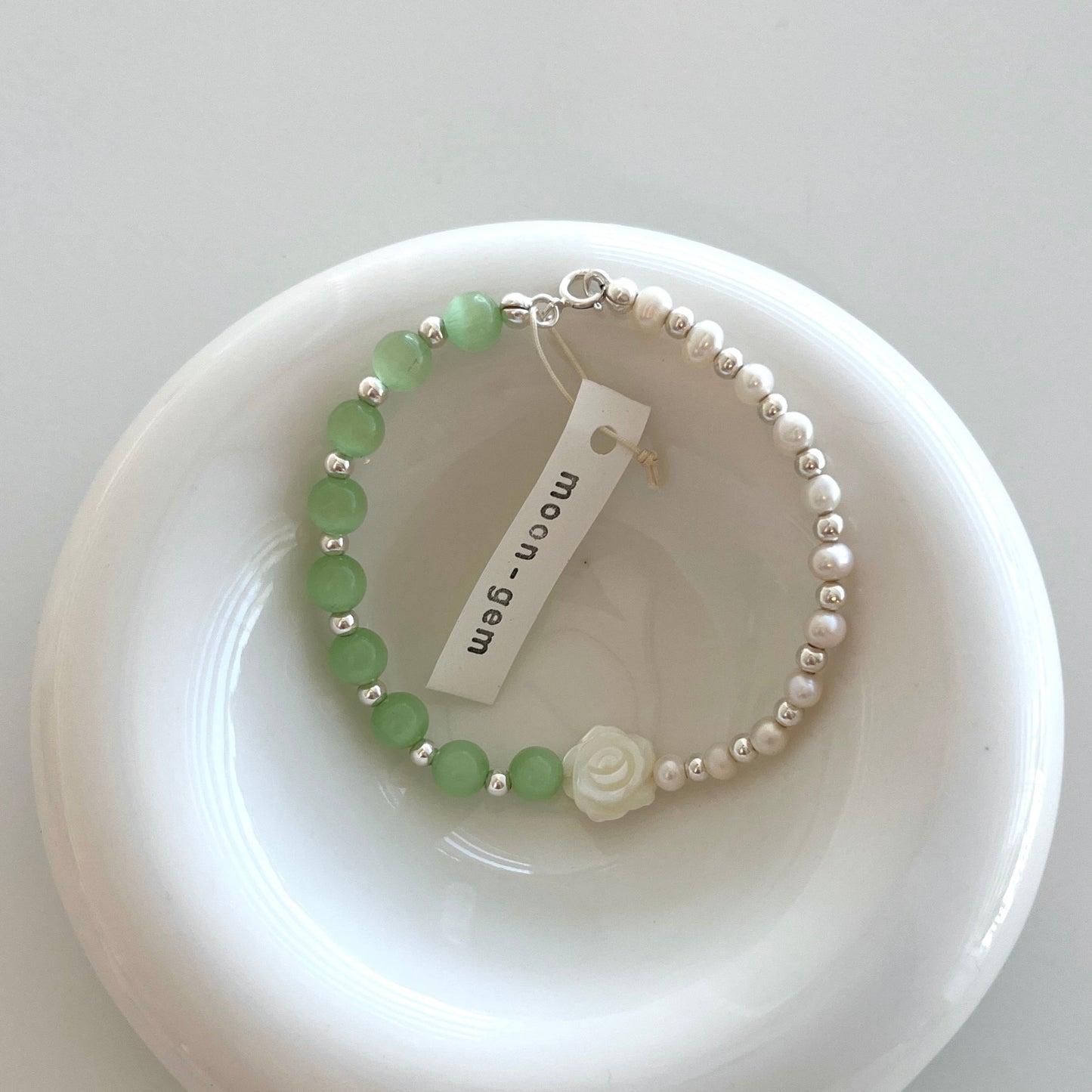 Shell Rose & Green Cat's Eye Stone Bracelet